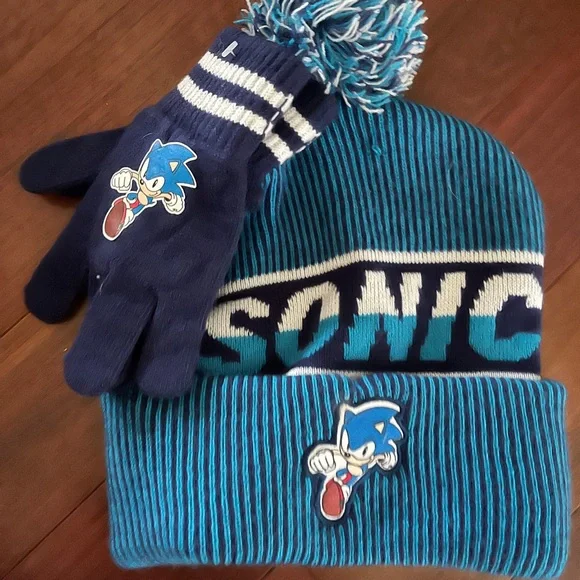 Sonic Boys Pajamas and winter hat/glove set - Picture 7 of 7